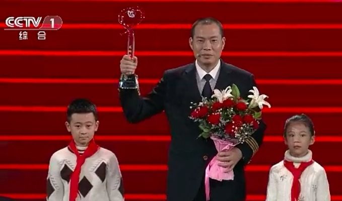 央視感動(dòng)中國(guó)2018年度人物頒獎(jiǎng)盛典播出畫(huà)面，來(lái)源于四川新聞網(wǎng)